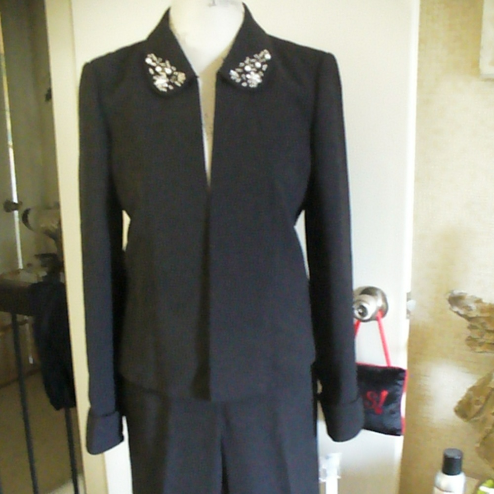 New Tahari Black Dressy Pant Suit